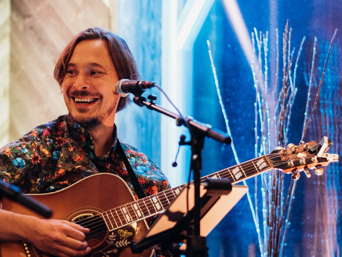 Marcus Strandman performing live with acoustic guitar